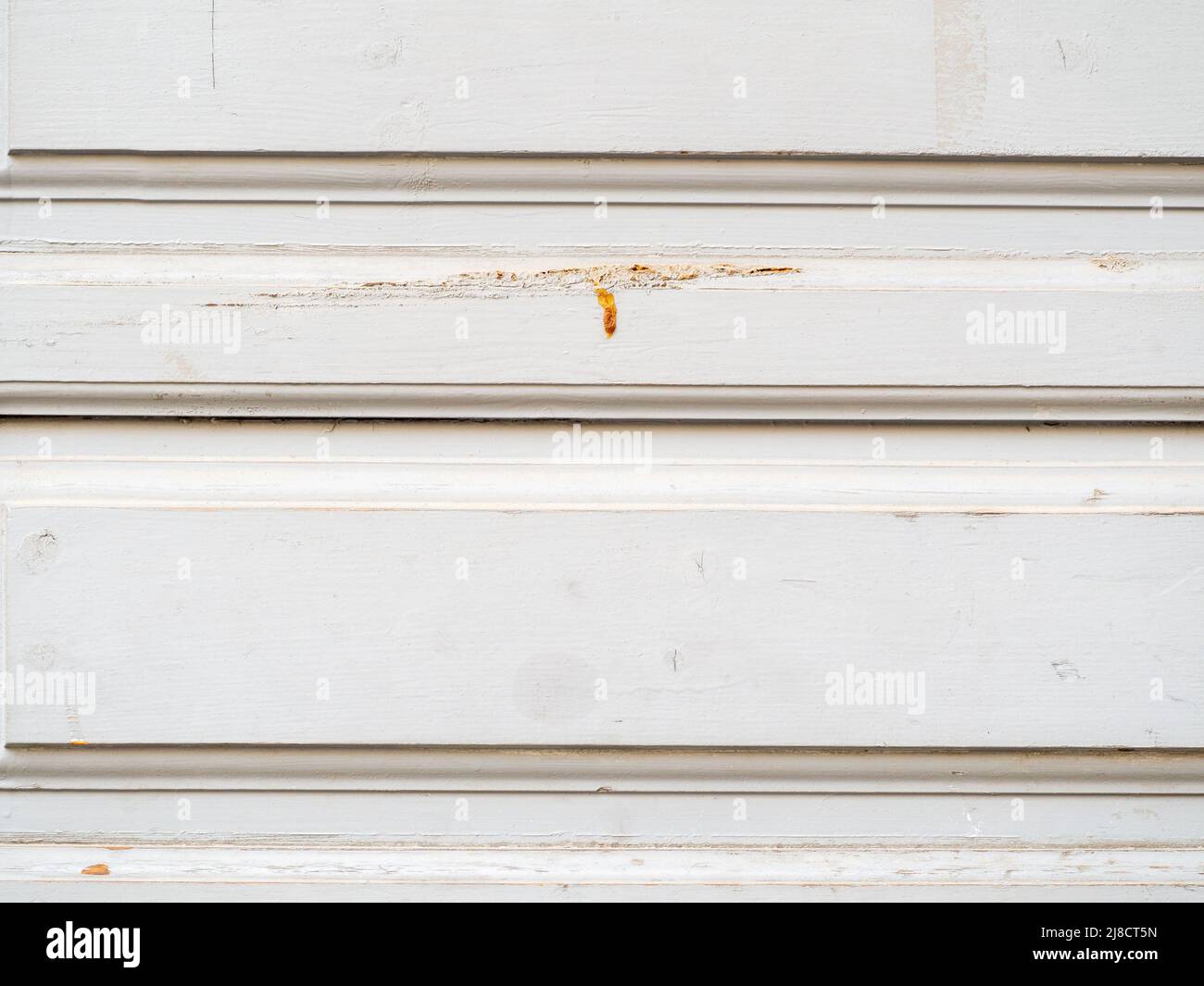Sportello in lamiera gramollato. Porta chiusa. Foto Stock