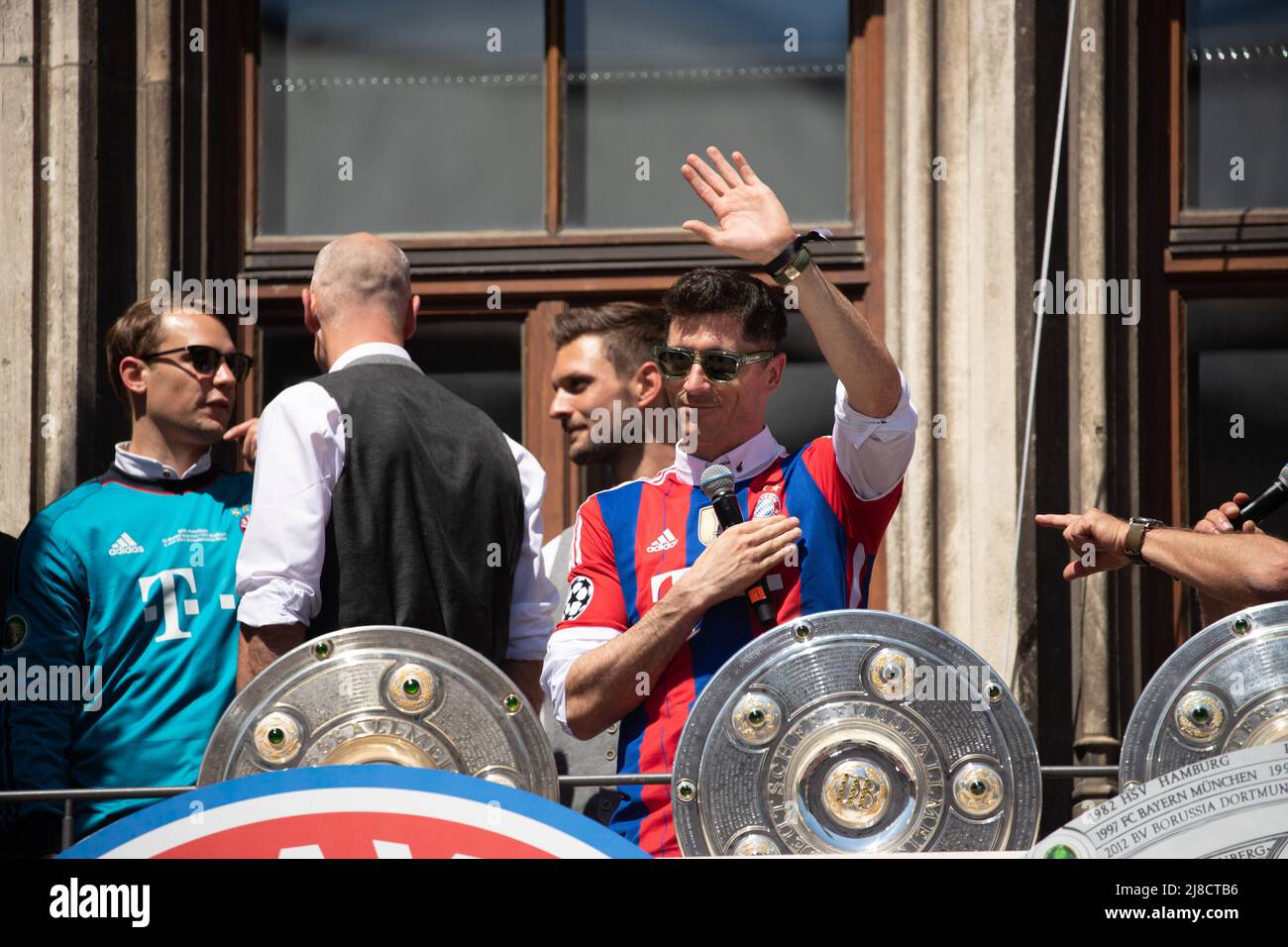 Robert Lewandowski alla celebrazione del campionato del Bayern Monaco di Baviera nel municipio di Monaco di Baviera, in Germania, il 15 maggio 2022. Il Bayern FC ha appena vinto il 10th Bundesliga consecutivo, un record. (Foto di Alexander Pohl/Sipa USA) Foto Stock