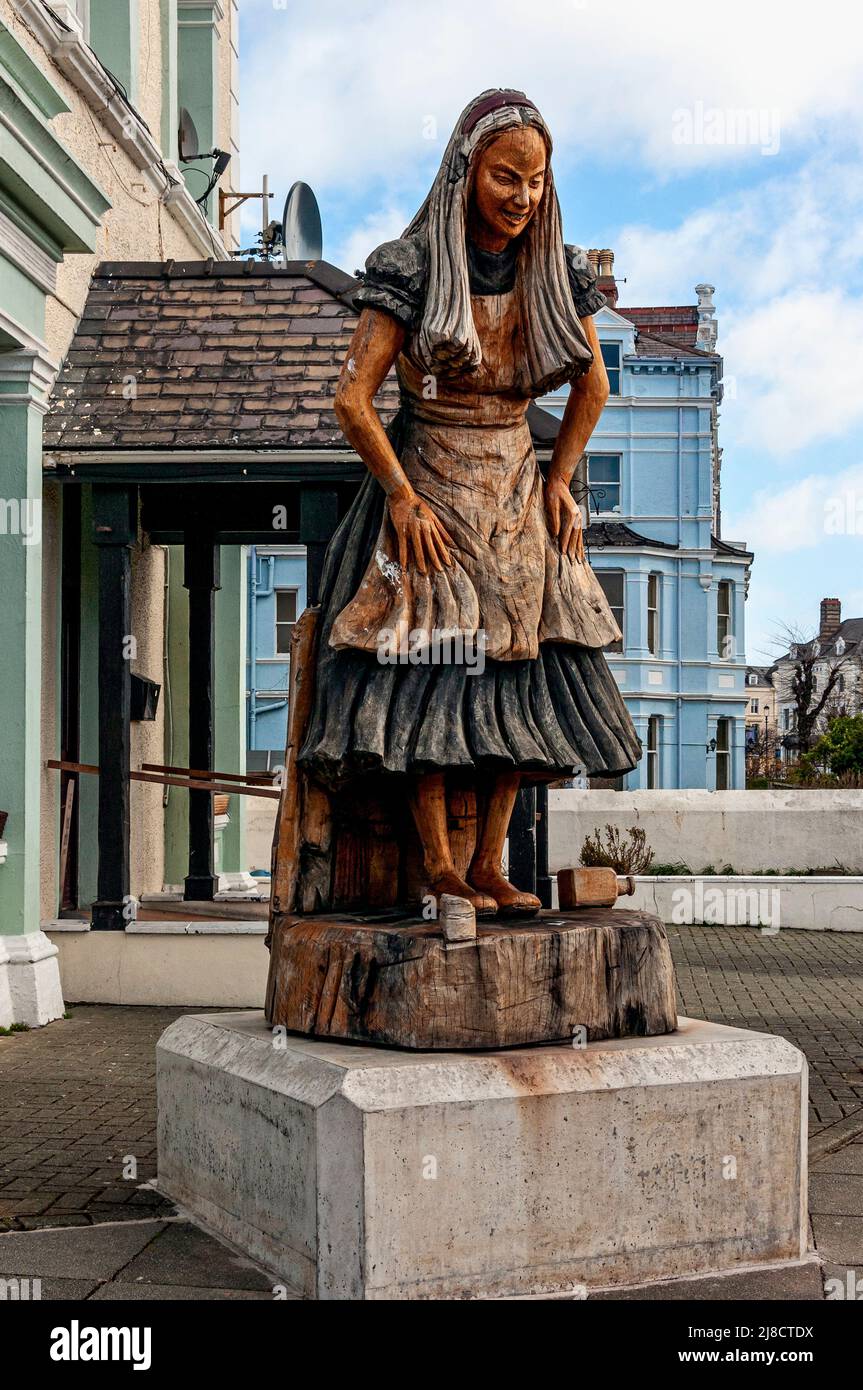 Una scultura di quercia Alice dello scultore Simon Hedger in occasione del 160th compleanno di Alice Liddell, che ha ispirato le storie di Alice nel paese delle meraviglie di Lewis Carroll Foto Stock