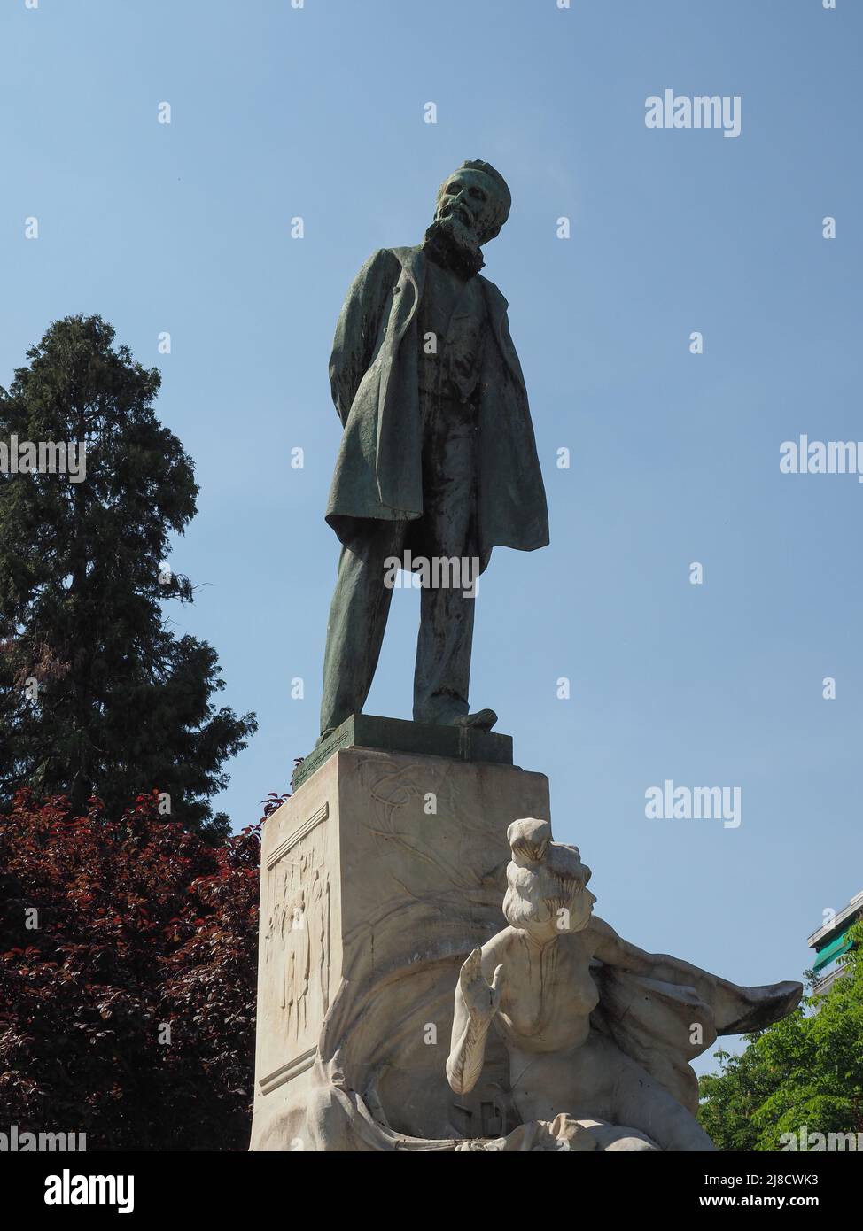 Monumento allo scienziato italiano Galileo Ferraris circa nel 1903 dello scultore Luigi Contratti di Torino Foto Stock