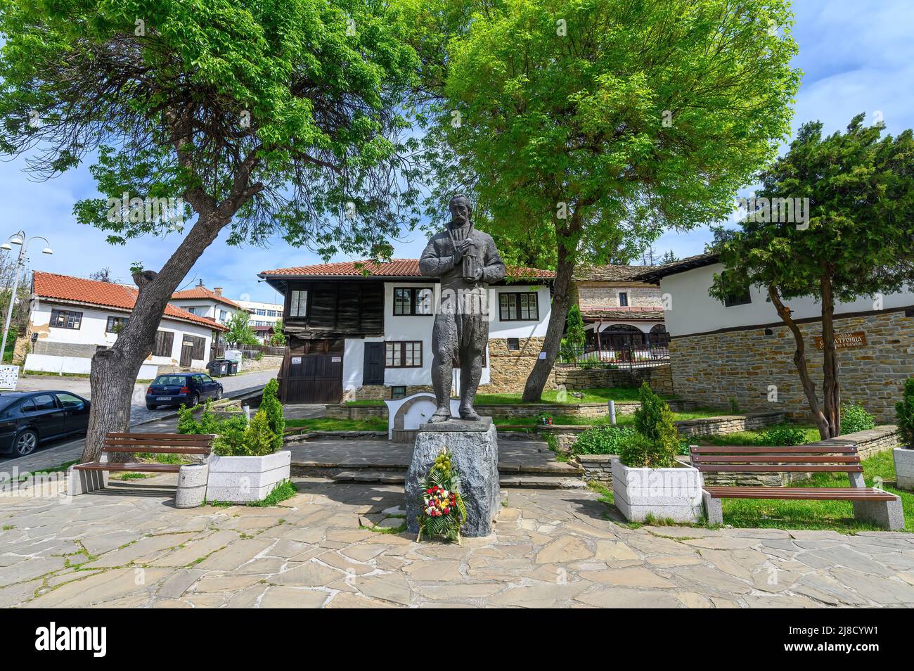 Dryanovo, Bulgaria. La statua dedicata a Kolyu Ficheto. È stato un architetto, costruttore e scultore bulgaro nato a Dryanovo Foto Stock