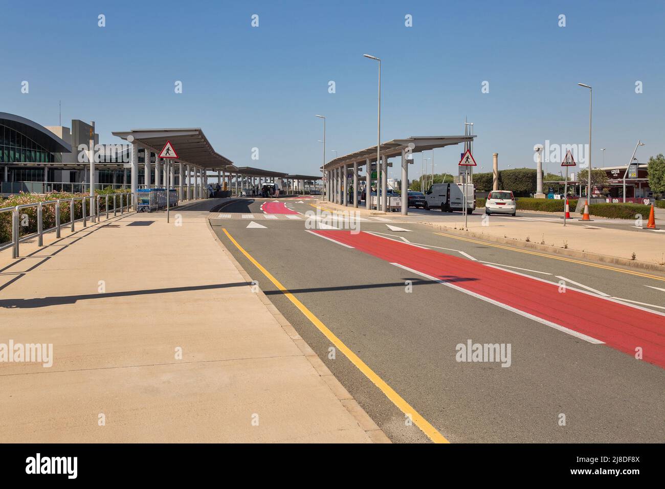 Larnaca, Cipro - 31 maggio 2021: Aeroporto internazionale Glafcos Clerides Larnaca. Larnaca è la terza città più grande del paese, dopo Nicosia e li Foto Stock