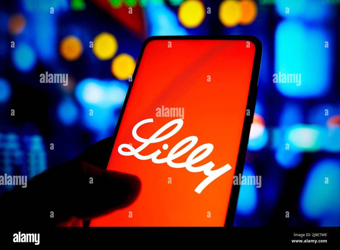 In questa foto è illustrato il logo Eli Lilly and Company visualizzato su uno smartphone. Foto Stock