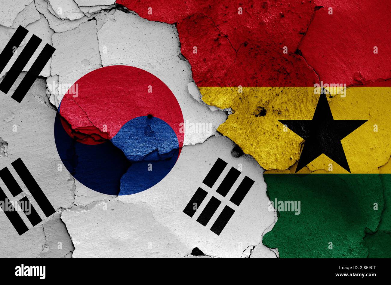 Bandiere della Corea del Sud e del Ghana dipinte su pareti incrinate Foto Stock