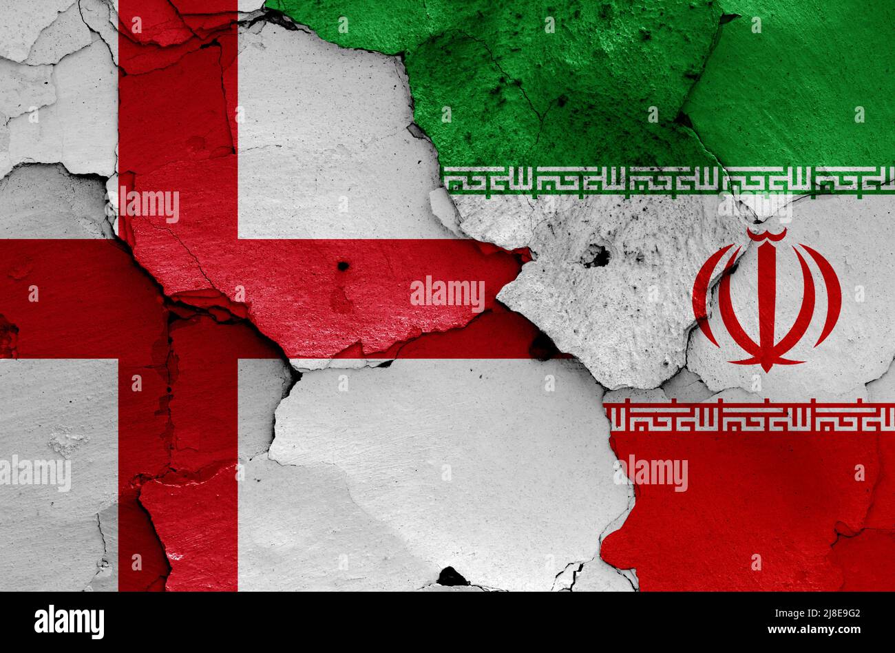 Bandiere di Inghilterra e Iran dipinte su muro rotto Foto Stock