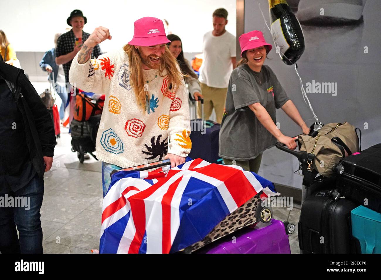 Sam Ryder, arriva all'aeroporto di Heathrow a Londra dopo il secondo arrivo nella finale del Concorso Eurovisione Song in Italia. Data foto: Domenica 15 maggio 2022. Foto Stock