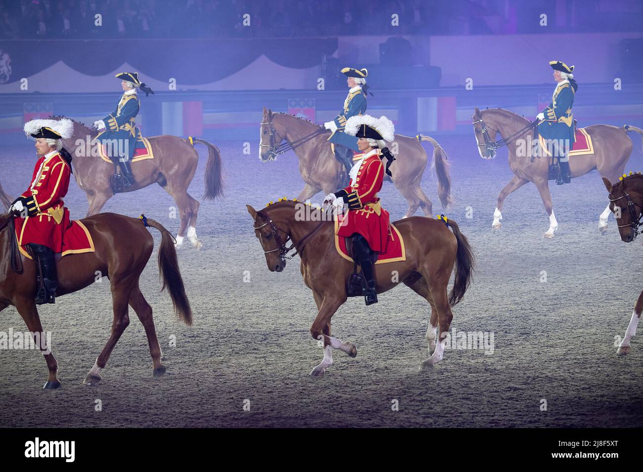 Windsor, Berkshire, Regno Unito. 15th maggio 2022. La Garde Republicaine. La folla è stata entusiasta di assistere alla celebrazione del Giubileo del platino questa sera alla presenza della regina Elisabetta II L'evento teatrale ha coinvolto 500 cavalli, la band dei Royal Marines e 1.300 artisti provenienti da tutto il Commonwealth e dal mondo. Credit: Maureen McLean/Alamy Live News Foto Stock