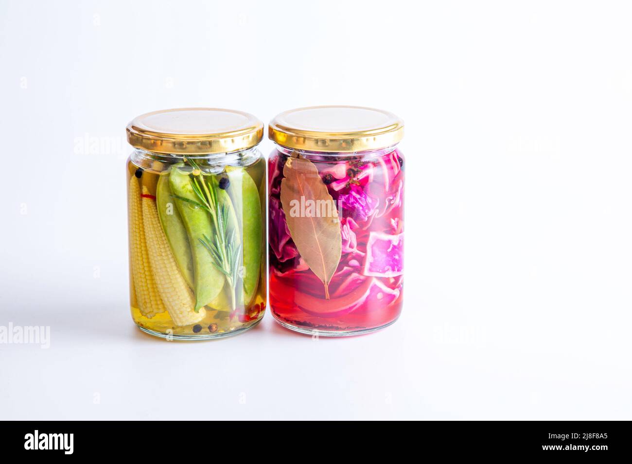 Sottaceti realizzati con alimenti naturali privi di additivi Foto Stock