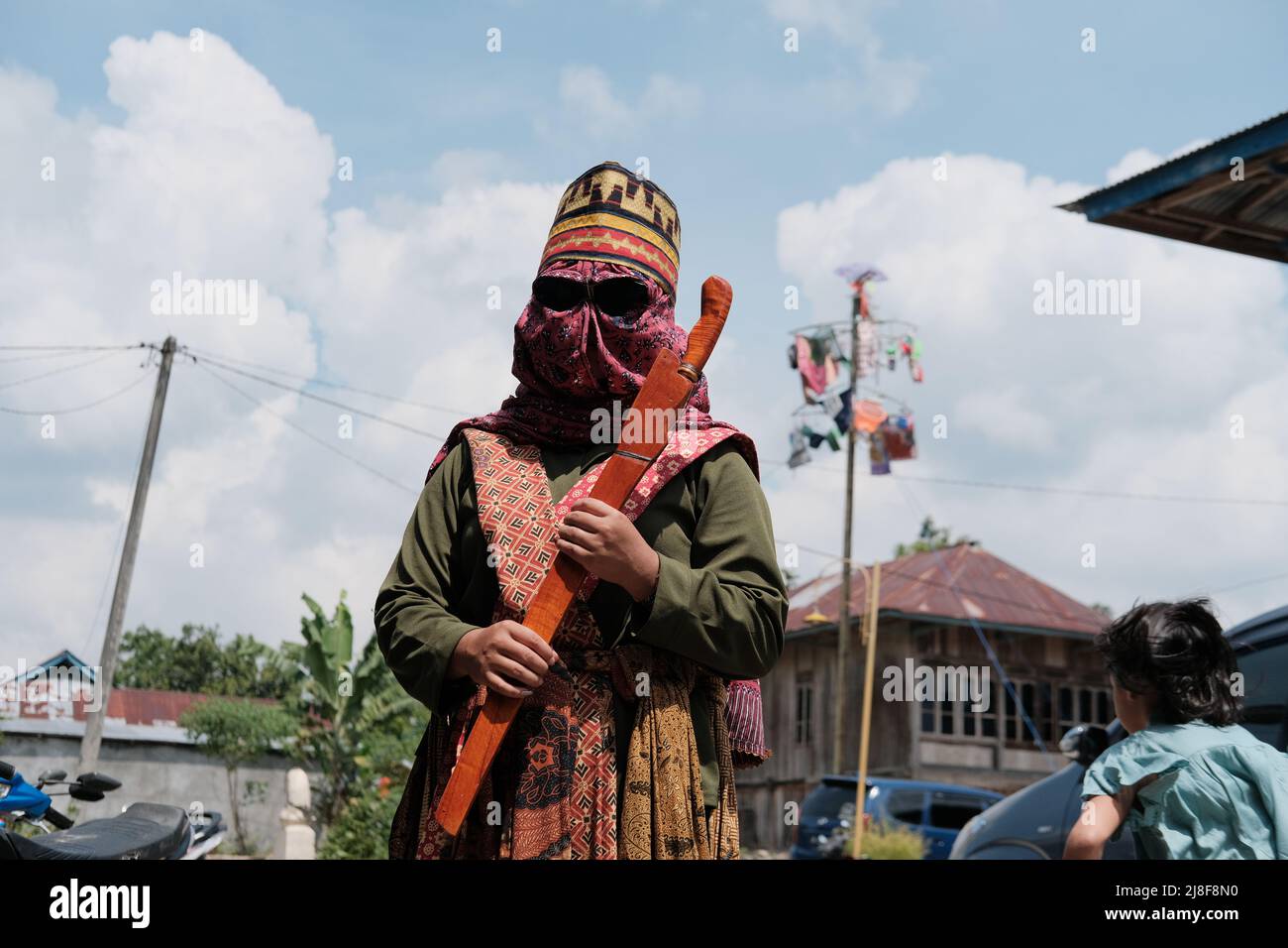 Il partito di 'Sekura' è una faccia-copertura fatta di legno o di stoffa che adorna il fronte. Sekura è un tipo di maschera d'arte originaria della Lampung Indonesia Foto Stock