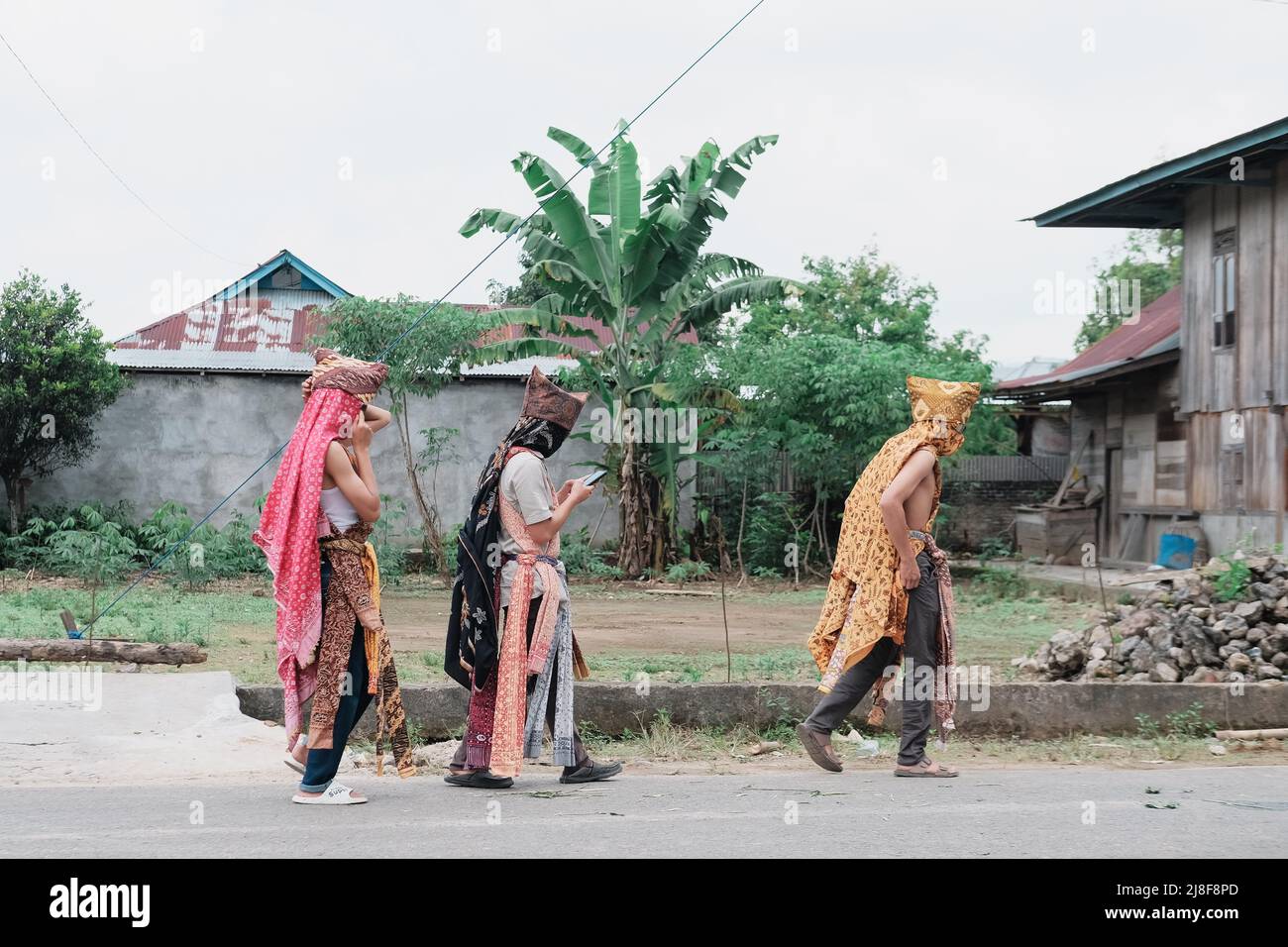 Il partito di 'Sekura' è una faccia-copertura fatta di legno o di stoffa che adorna il fronte. Sekura è un tipo di maschera d'arte originaria della Lampung Indonesia Foto Stock
