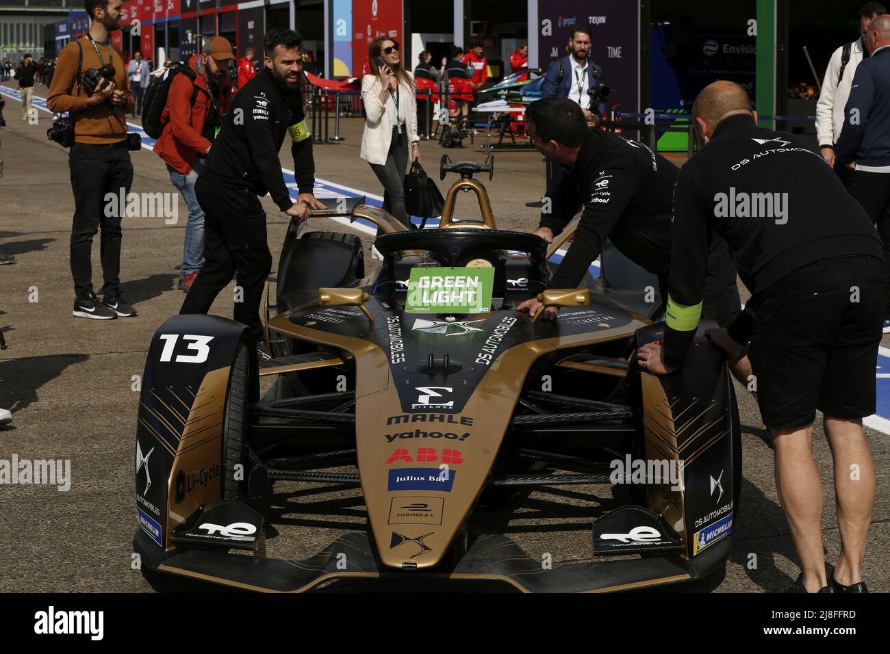 13 maggio 2022, Berlino, Tempelhofer Damm, 12101 Berlino, Germania: Berlino: Il Campionato del mondo di Formula e inizia a Tempelhofer Flugfeld. 22 piloti lottano per due vittorie in fase. (Credit Image: © Simone Kuhlmey/Pacific Press via ZUMA Press Wire) Foto Stock