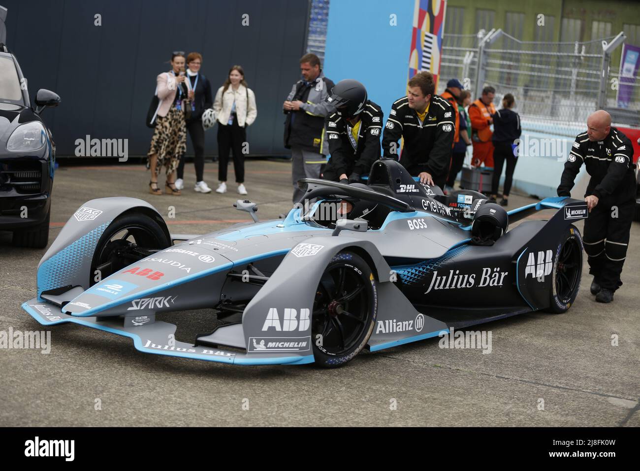 13 maggio 2022, Berlino, Tempelhofer Damm, 12101 Berlino, Germania: Berlino: Il Campionato del mondo di Formula e inizia a Tempelhofer Flugfeld. 22 piloti lottano per due vittorie in fase. (Credit Image: © Simone Kuhlmey/Pacific Press via ZUMA Press Wire) Foto Stock