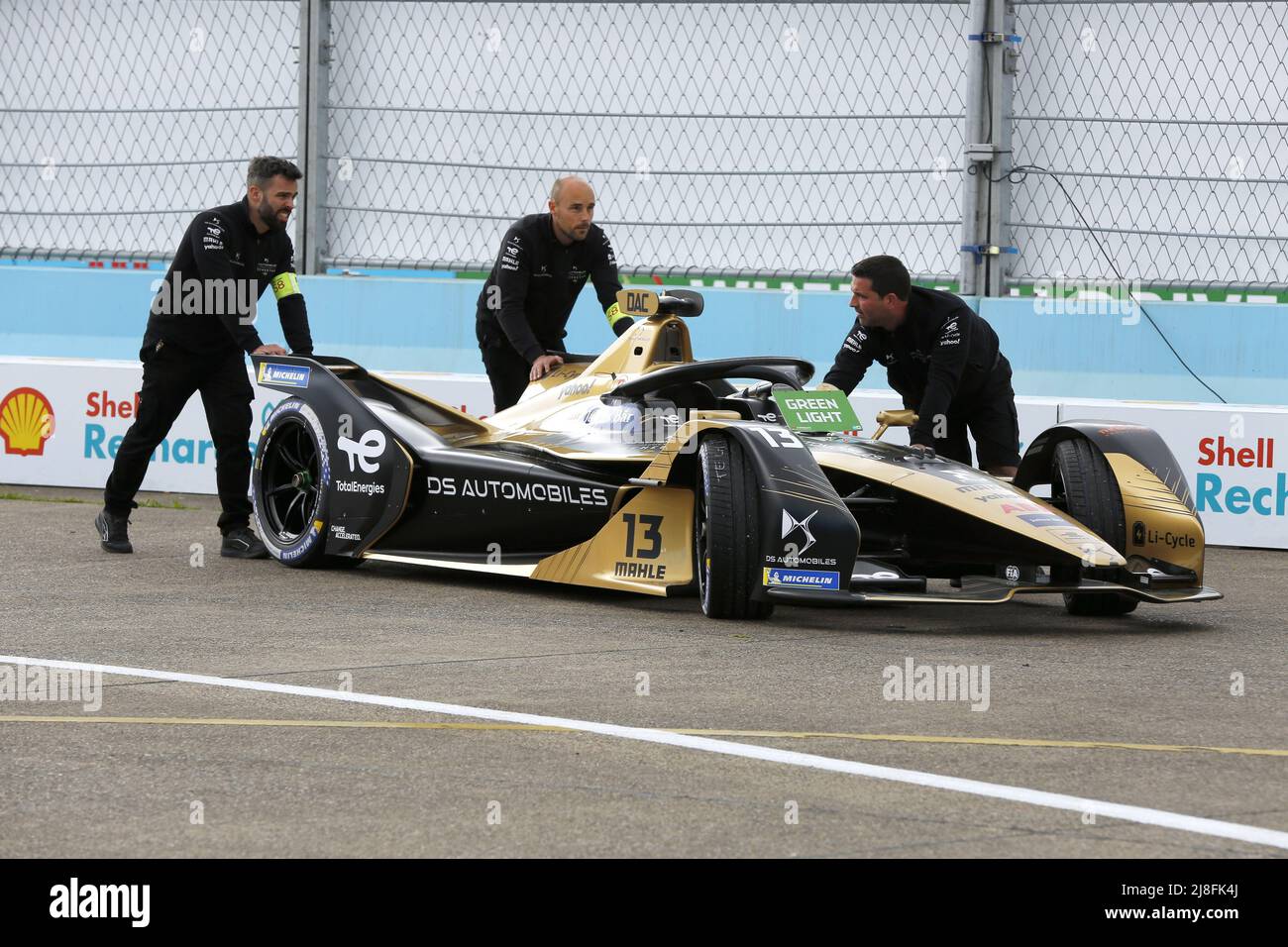 13 maggio 2022, Berlino, Tempelhofer Damm, 12101 Berlino, Germania: Berlino: Il Campionato del mondo di Formula e inizia a Tempelhofer Flugfeld. 22 piloti lottano per due vittorie in fase. (Credit Image: © Simone Kuhlmey/Pacific Press via ZUMA Press Wire) Foto Stock