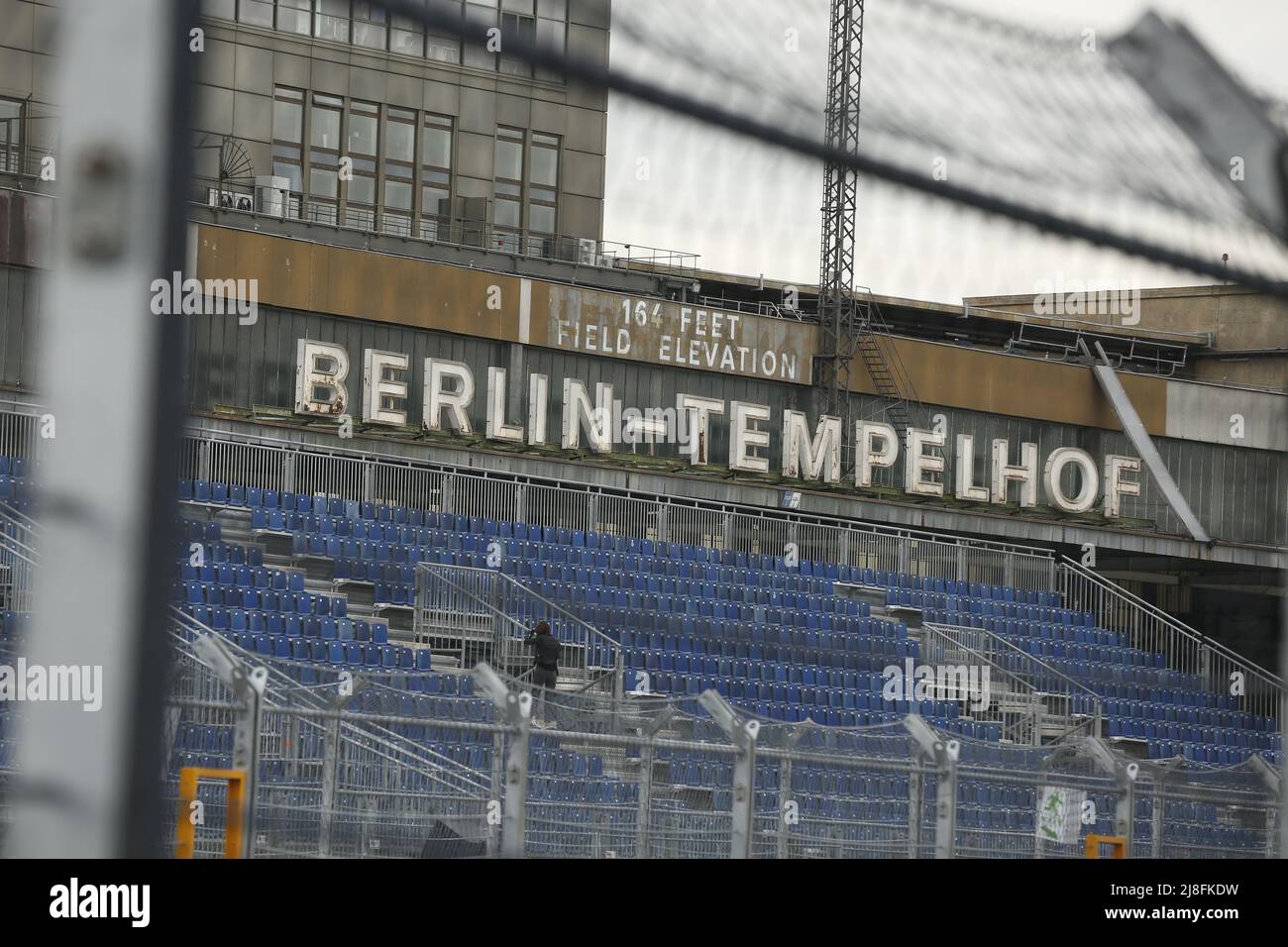 13 maggio 2022, Berlino, Tempelhofer Damm, 12101 Berlino, Germania: Berlino: Il Campionato del mondo di Formula e inizia a Tempelhofer Flugfeld. 22 piloti lottano per due vittorie in fase. (Credit Image: © Simone Kuhlmey/Pacific Press via ZUMA Press Wire) Foto Stock