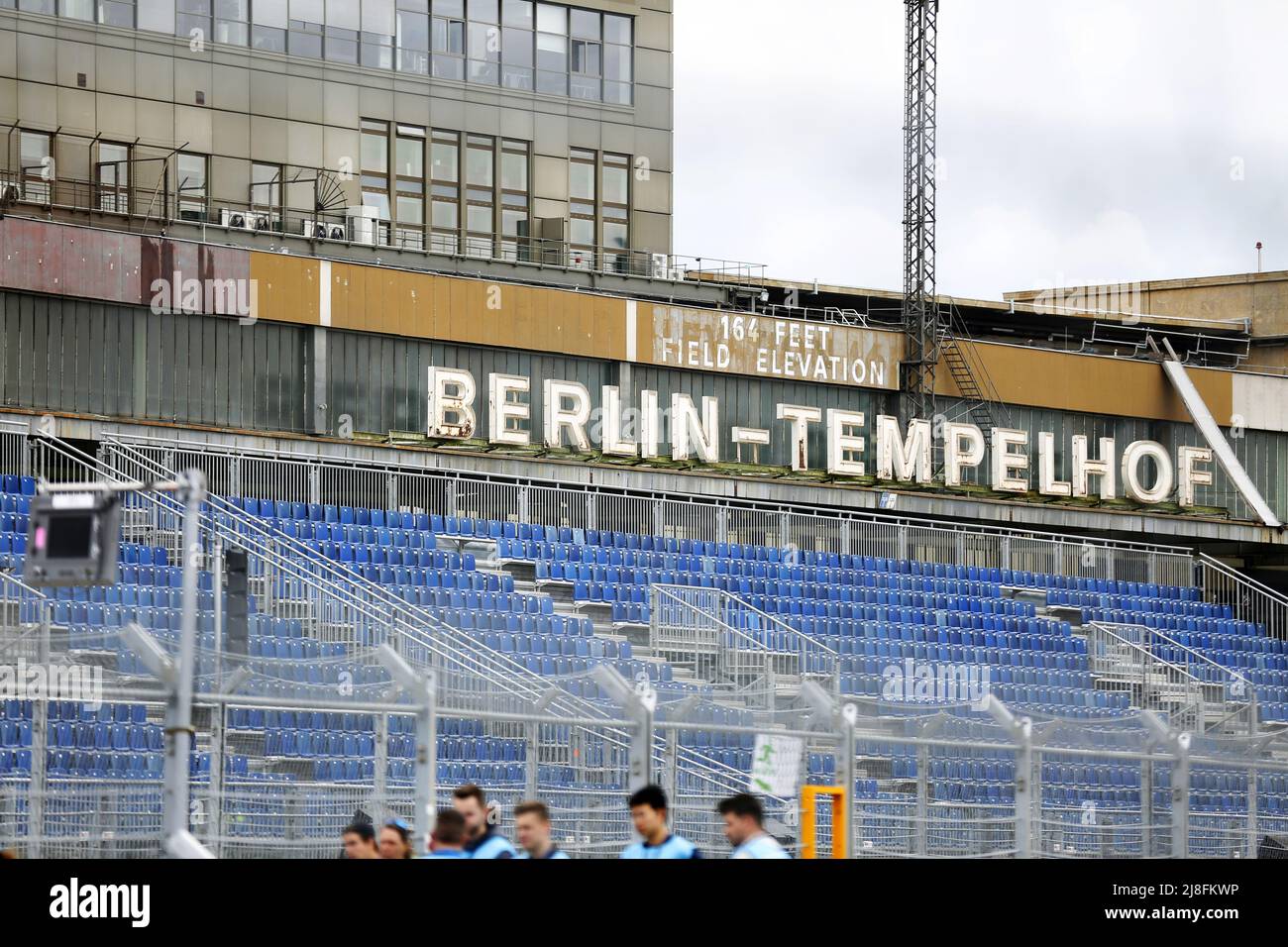 13 maggio 2022, Berlino, Tempelhofer Damm, 12101 Berlino, Germania: Berlino: Il Campionato del mondo di Formula e inizia a Tempelhofer Flugfeld. 22 piloti lottano per due vittorie in fase. (Credit Image: © Simone Kuhlmey/Pacific Press via ZUMA Press Wire) Foto Stock