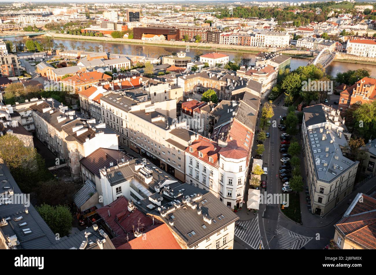 Cracovia, Polonia. 9th maggio 2022. (NOTA DEI REDATTORI: Immagine scattata con drone).veduta aerea del distretto di Kazimierz. (Credit Image: © Alex Bona/SOPA Images via ZUMA Press Wire) Foto Stock