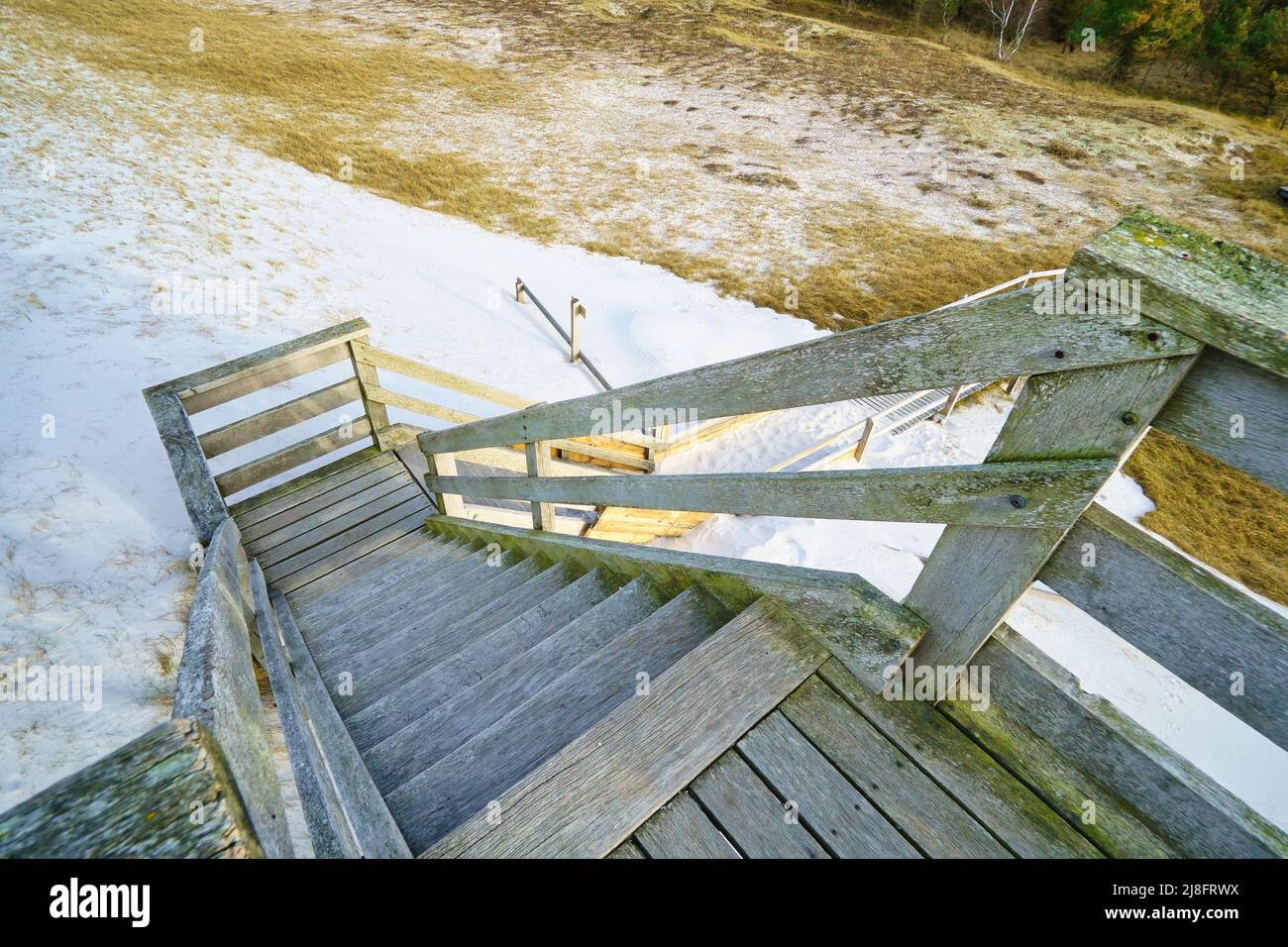 Tramonto alla torre di osservazione presso l'alta duna sul Darss. Parco Nazionale in Germania. Vista sul lungomare, mare, Mar Baltico, sabbia, foresta e cielo. Foto Stock