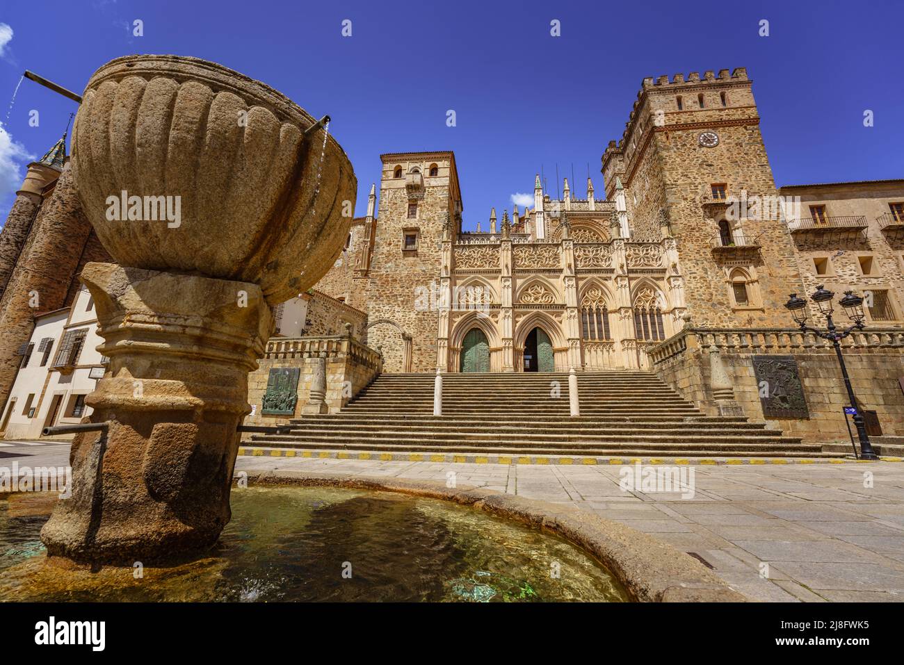 Real Monasterio de Guadalupe in Estremadura, Spagna è un edificio religioso cattolico è stato costruito dal 13th secolo in poi Foto Stock