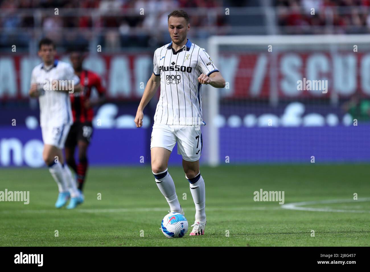 Milano, Italia. 15th maggio 2022. Teun Koopmeiners di Atalanta BC controlla la palla durante la Serie A match tra AC Milan e Atalanta BC allo Stadio Giuseppe Meazza il 15 2022 maggio a Milano. Credit: Marco Canoniero/Alamy Live News Foto Stock