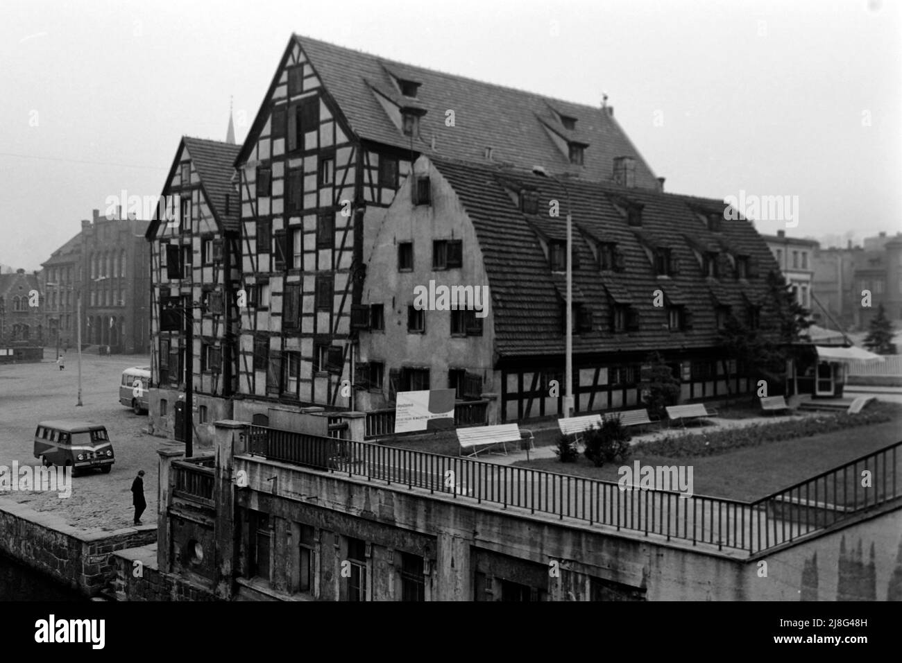 Fachwerkspeicher am Alten Hafen in Bromberg, Woiwodschaft Kujawien-Pommern, 1967. Granai a graticcio di Bydgoszcz vicino al Porto Vecchio, Voivodato Kuyaviano-Pomeriano, 1967. Foto Stock