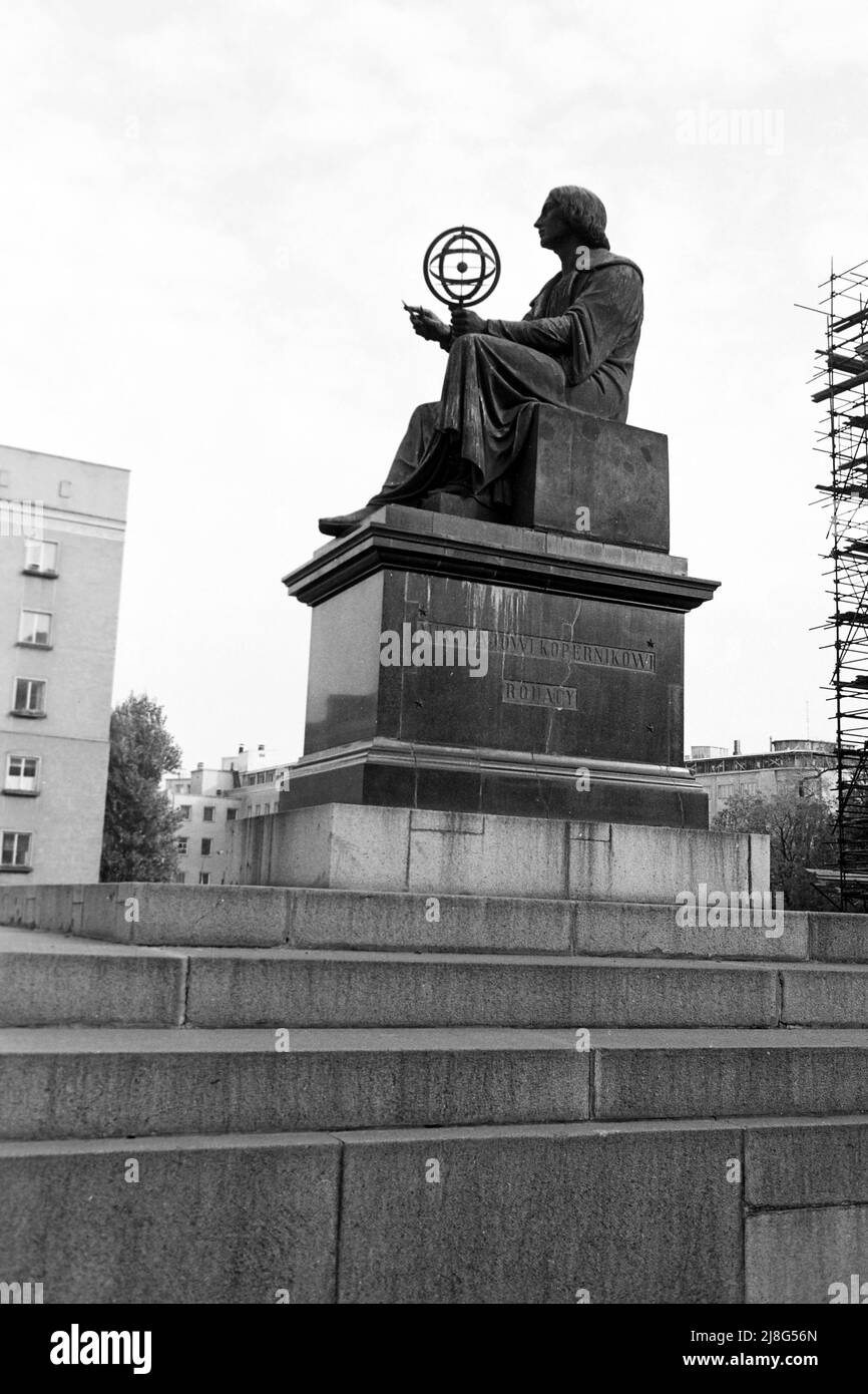 Denkmal des Nikolaus Kopernikus in Warschau, Woiwodschaft Masowien, 1967. Monumento a Nicolaus Copernicus a Varsavia, Vovoideship Masowia, 1967. Foto Stock