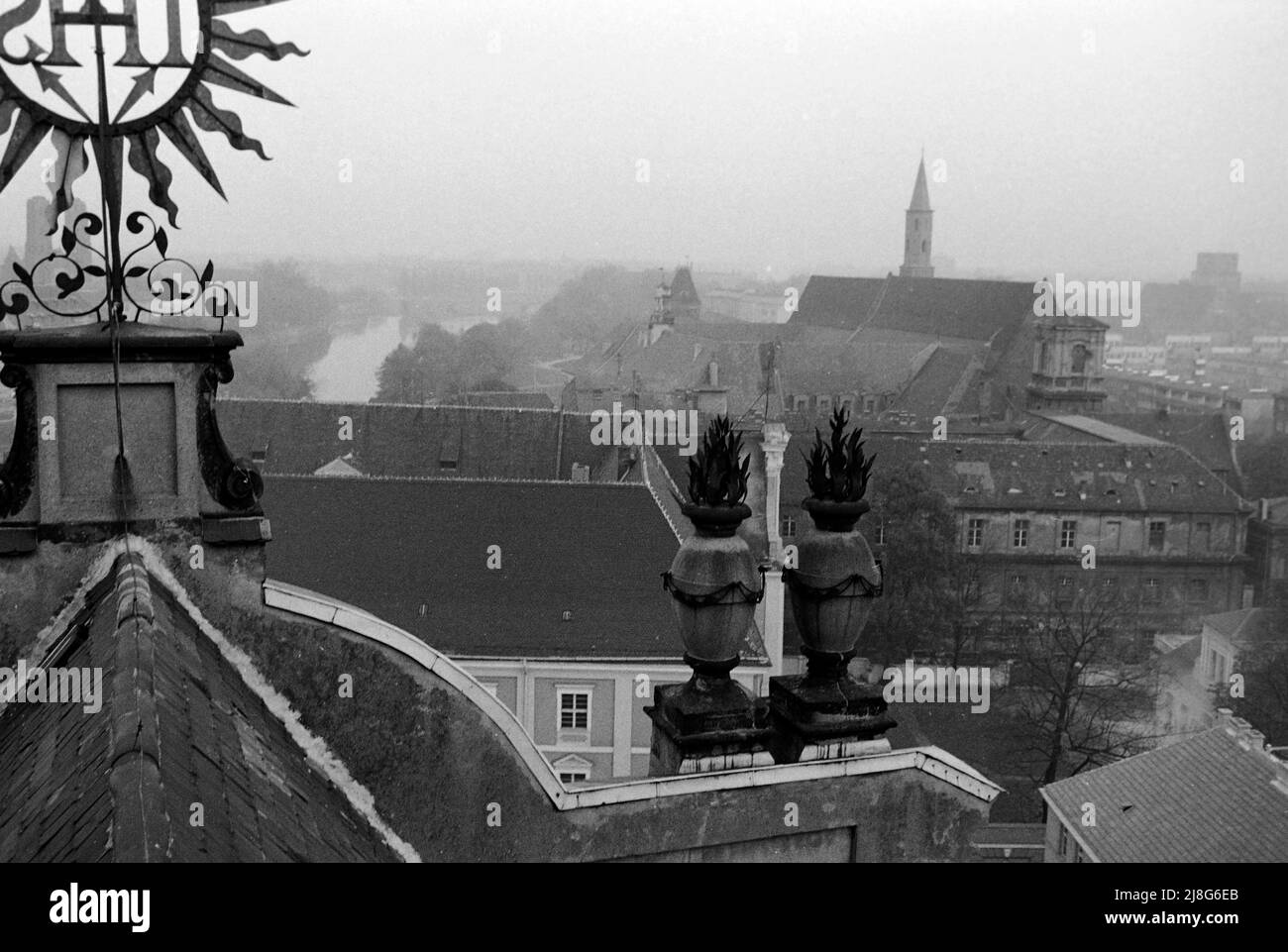 Blick auf Bresslau von der Namen-Jesu-Kirche aus, Woiwodschaft Niederschlesien, 1967. Vista di Wroclaw come visto dalla Chiesa del nome di Gesù, Voivodato bassa Slesia, 1967. Foto Stock