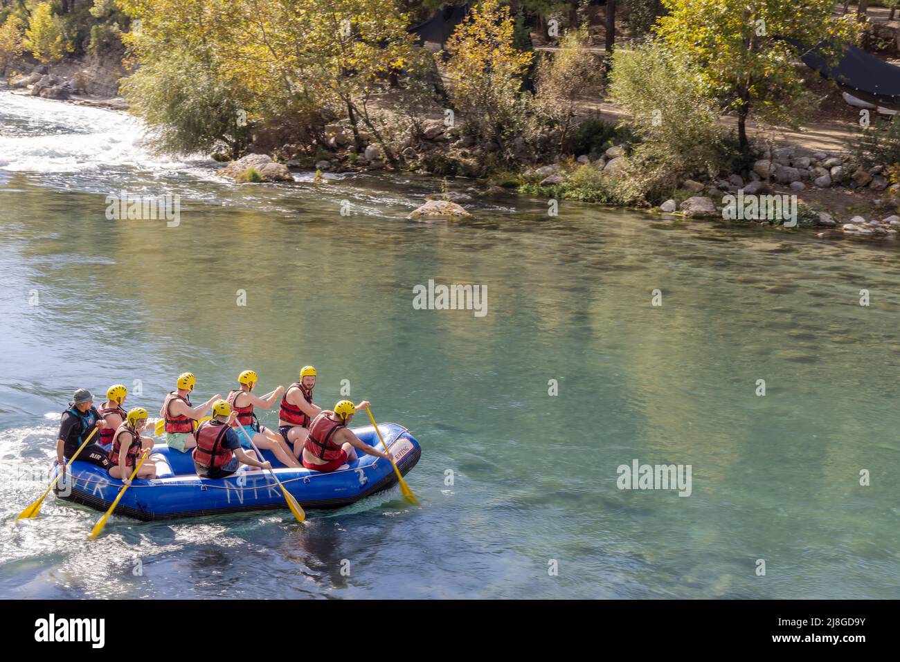 Esperienza di rafting sulle rapide del fiume Manavgat in Turchia. Foto Stock