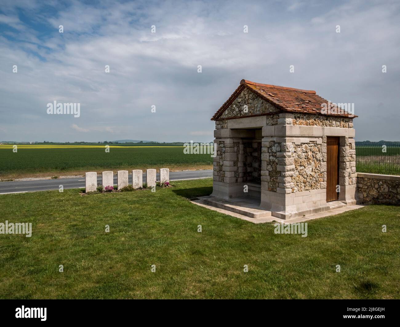 Questo è il cimitero britannico della prima guerra mondiale a la Ville aux Bois. La maggior parte dei 155 uomini sono stati KIA durante aprile-maggio 1918 durante l'offensiva tedesca di primavera Foto Stock