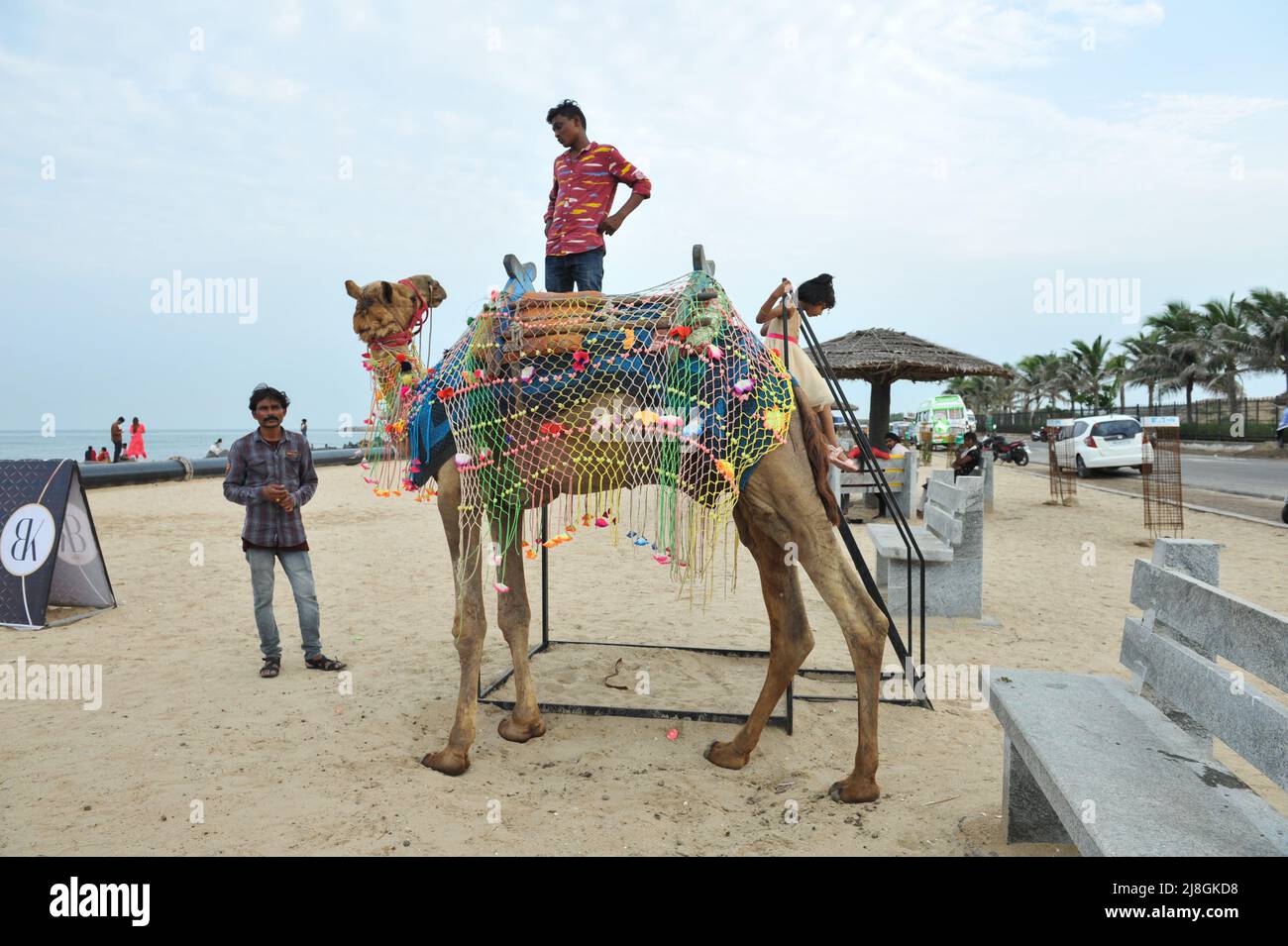Pondicherry, India - 13th Maggio 2022: Spiaggia di Pondy Marina. Una nuova zona ricreativa di bancarelle per il tempo libero e il cibo nella zona sud della città. Foto Stock