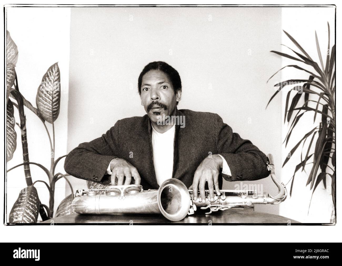 Ritratto dell'ultimo compositore jazz e sassofonista tenore Frank Lowe preso a Brooklyn, New York nel 1983. Foto Stock
