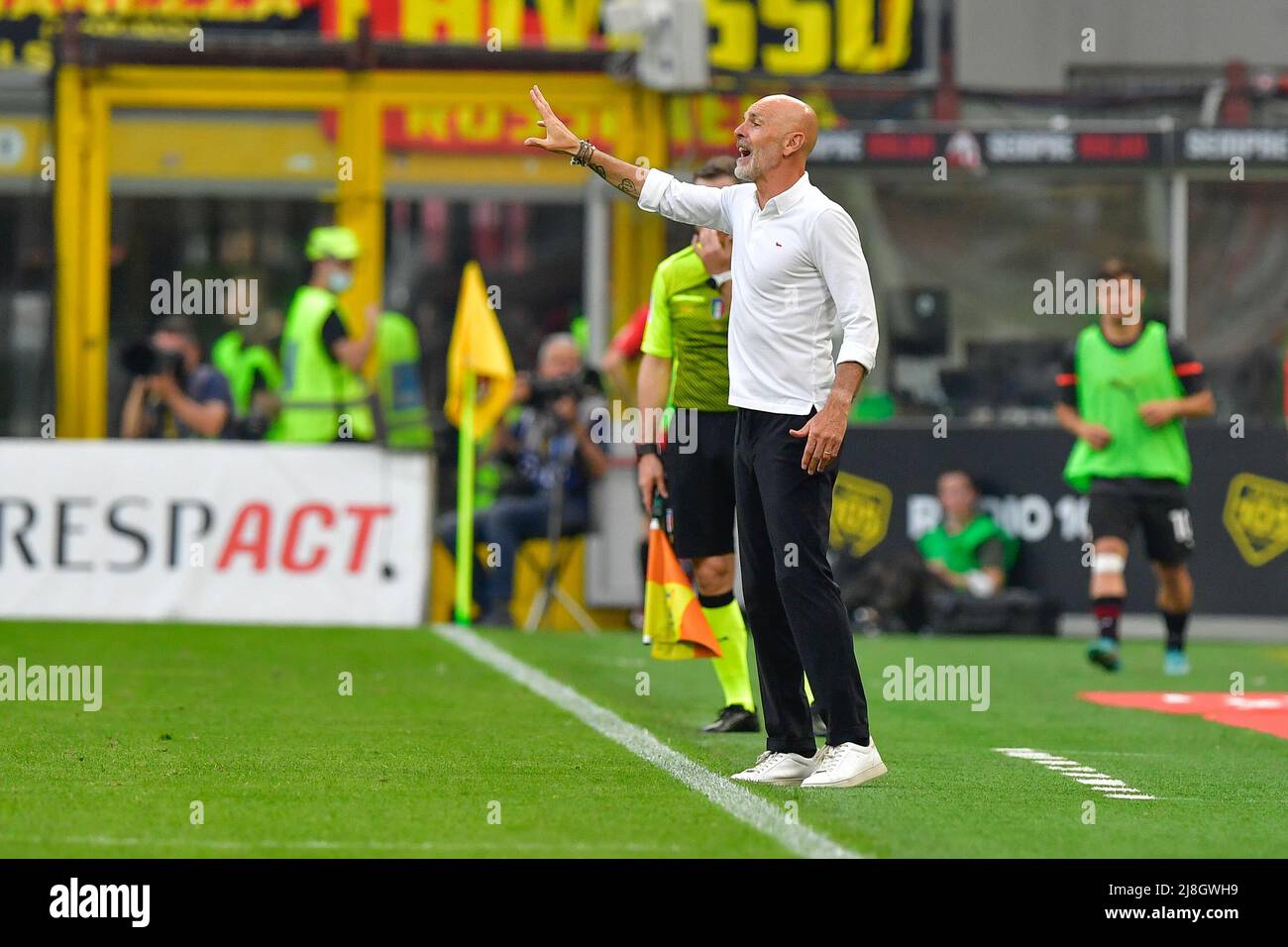 Milano, Italia. 15th maggio 2022. Il manager Stefano Pioli dell'AC Milan ha visto in serie una partita tra AC Milan e Atalanta a San Siro di Milano. (Photo Credit: Gonzales Photo/Alamy Live News Foto Stock