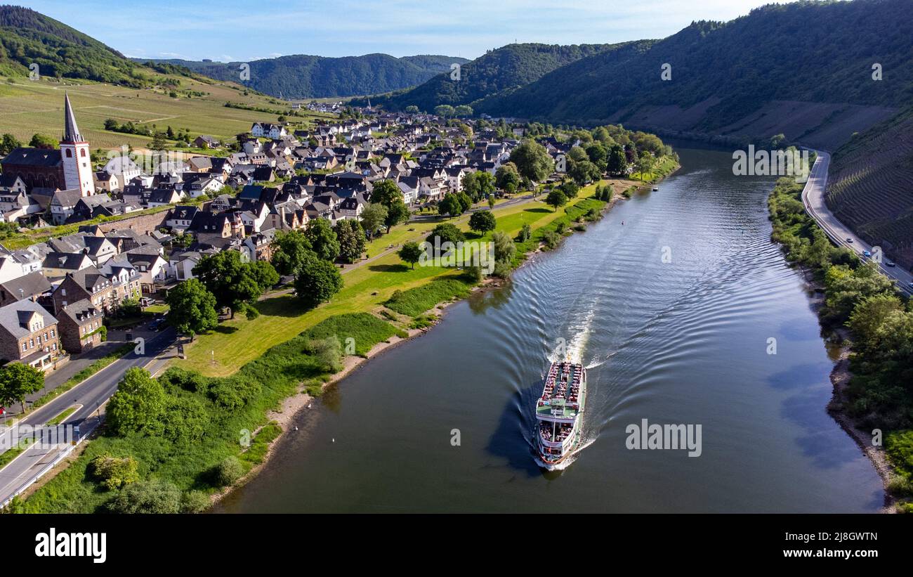 Tour in barca sul fiume Mosselle, Bruttig - Fankel, Valle della Mosella, Germania Foto Stock