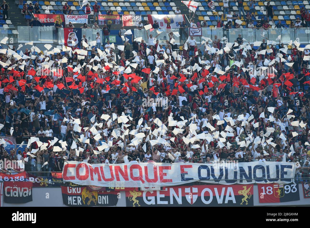 Napoli, Italia. 15 maggio 2022. Tifosi del CFC di Genova durante la Serie Una partita tra la SSC Napoli e il CFC di Genova allo Stadio Diego Armando Maradona Napoli Italia il 15 maggio 2022. Credit:Franco Romano/Alamy Live News Foto Stock