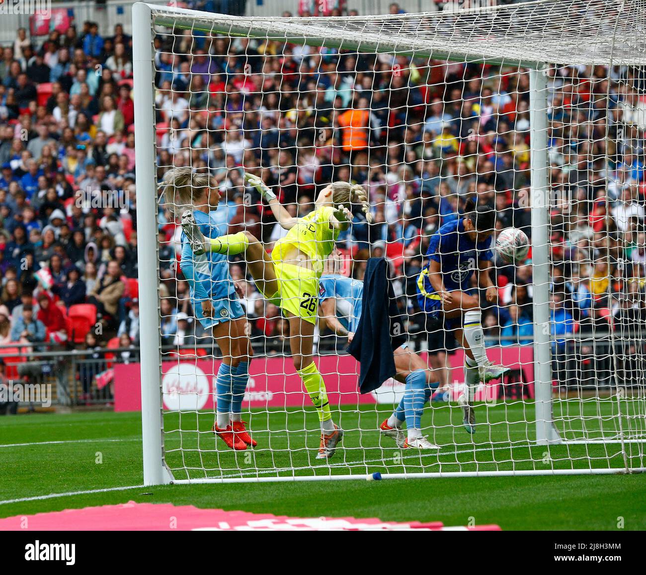 LONDRA, INGHILTERRA - MAGGIO 15:Chelsea Women Sam Kerr segna durante la finale della Coppa delle Donne tra Chelsea Women e Manchester City Women al Wembley Stadium Foto Stock
