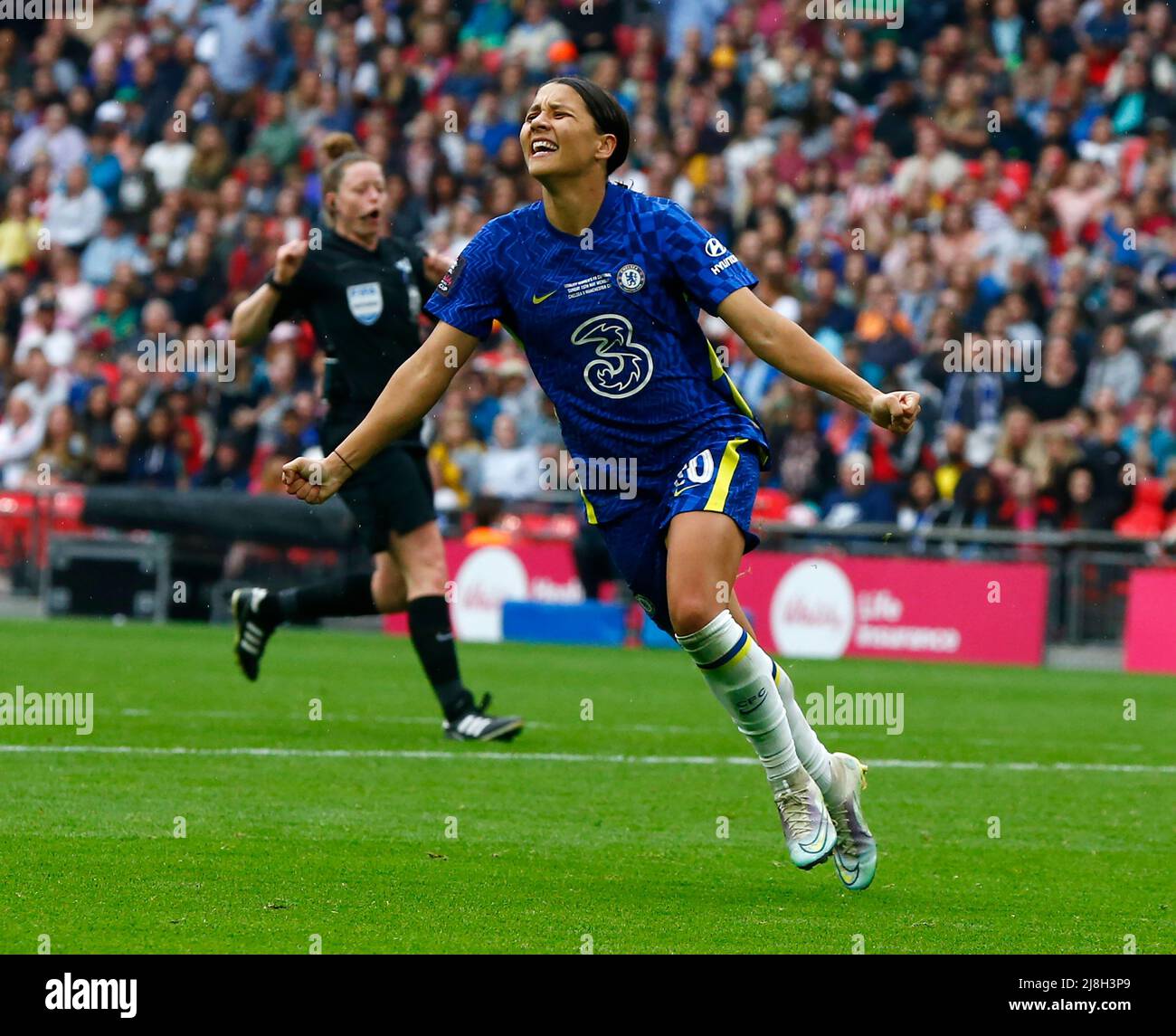 LONDRA, INGHILTERRA - MAGGIO 15:Chelsea Women Sam Kerr celebra il traguardo vincente Make IT 3-2 per Chelseaduring Women's fa Cup Final tra Chelsea Women An Foto Stock