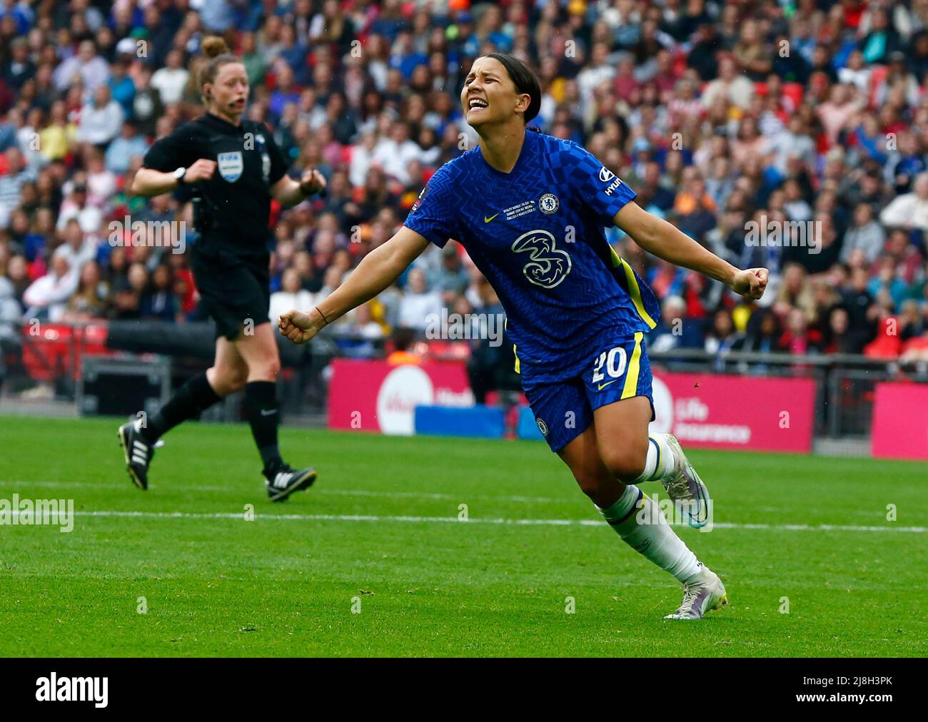 LONDRA, INGHILTERRA - MAGGIO 15:Chelsea Women Sam Kerr celebra il traguardo vincente Make IT 3-2 per Chelseaduring Women's fa Cup Final tra Chelsea Women An Foto Stock