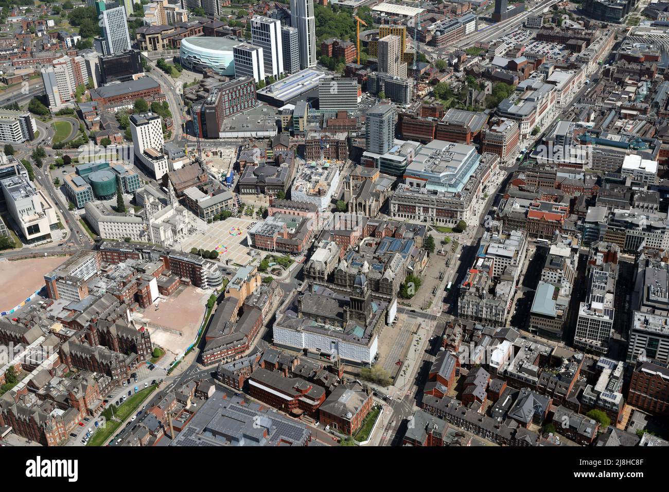 Vista aerea del centro di Leeds da ovest verso est fino alla Headrow, West Yorkshire, Regno Unito Foto Stock