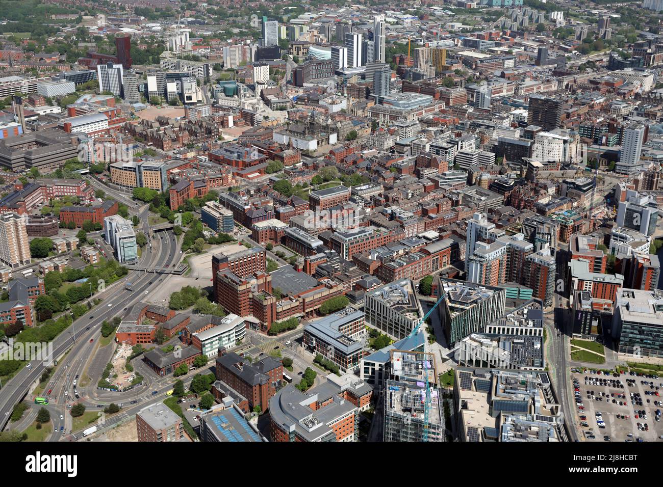 Vista aerea del centro di Leeds da sud-ovest guardando la circonvallazione interna A58M sulla sinistra qui, West Yorkshire, Regno Unito Foto Stock