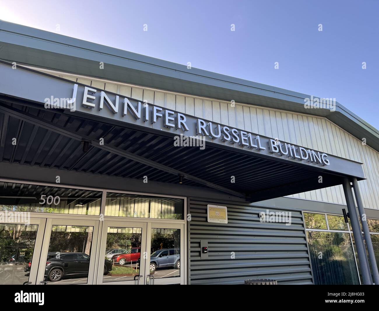 Facciata del Jennifer Russell Building presso il Lafayette Community Center, Lafayette, California, 8 aprile 2022. Foto di cortesia Sftm. Foto Stock