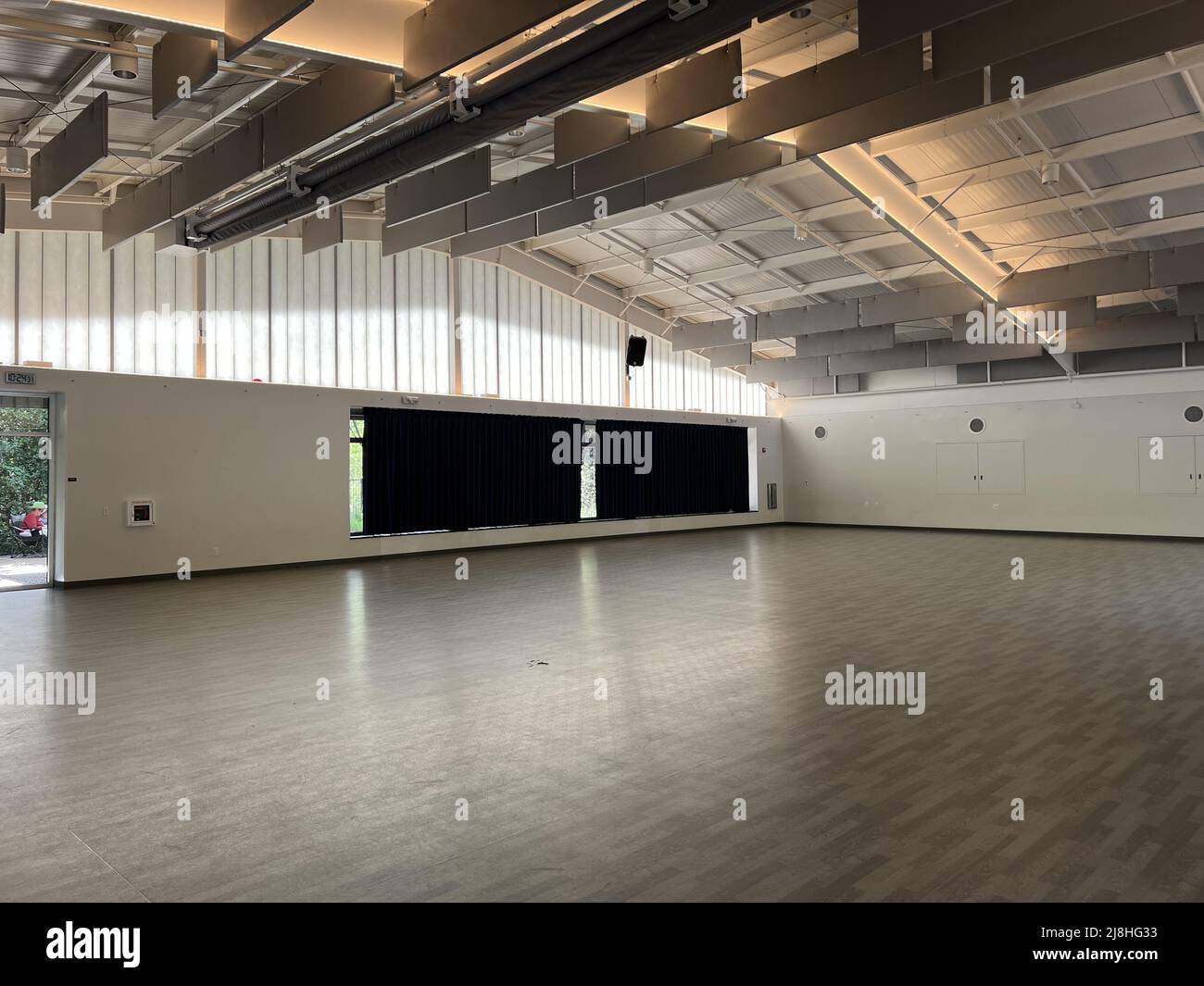 Interno del Jennifer Russell Building al Lafayette Community Center di Lafayette, California, 8 aprile 2022. Foto di cortesia Sftm. Foto Stock