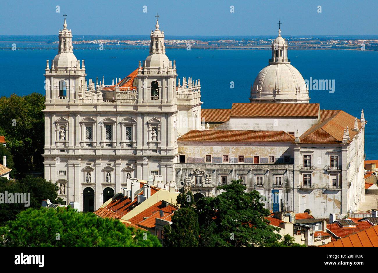 Portogallo, Lisbona. Monastero di Sao Vicente de Fora. Vista panoramica. Foto Stock