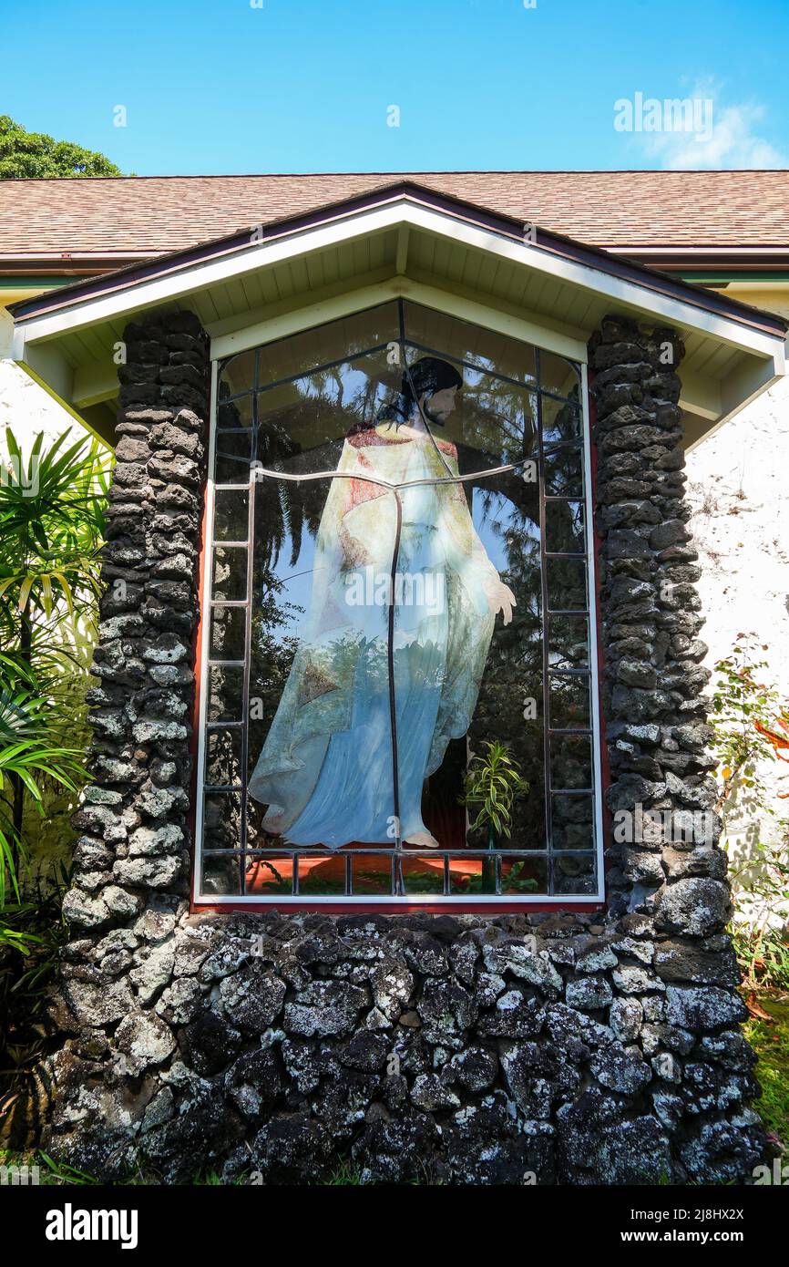 Vetrate che mostrano Gesù Cristo sul lato della Chiesa congregazionale Palapala ho'omau a Kipahulu sulla Hana Highway, ad est di Maui islan Foto Stock