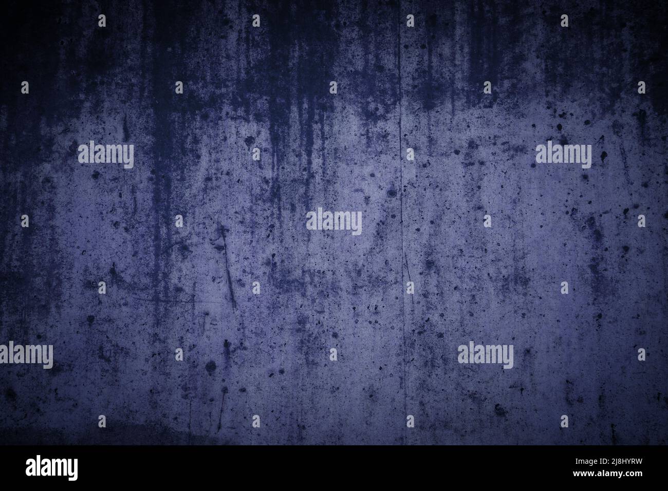 Parete con grunge blu. Vecchia parete di cemento sfondo blu scuro. Foto Stock