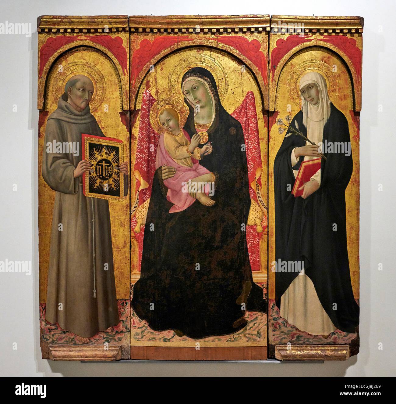 Madonna col Bambino in trono con S. Bernardino e S. Caterina da Siena - tempera su tavola - sano di Pietro - XV secolo - Buonconvento (si) ,Italia, M. Foto Stock