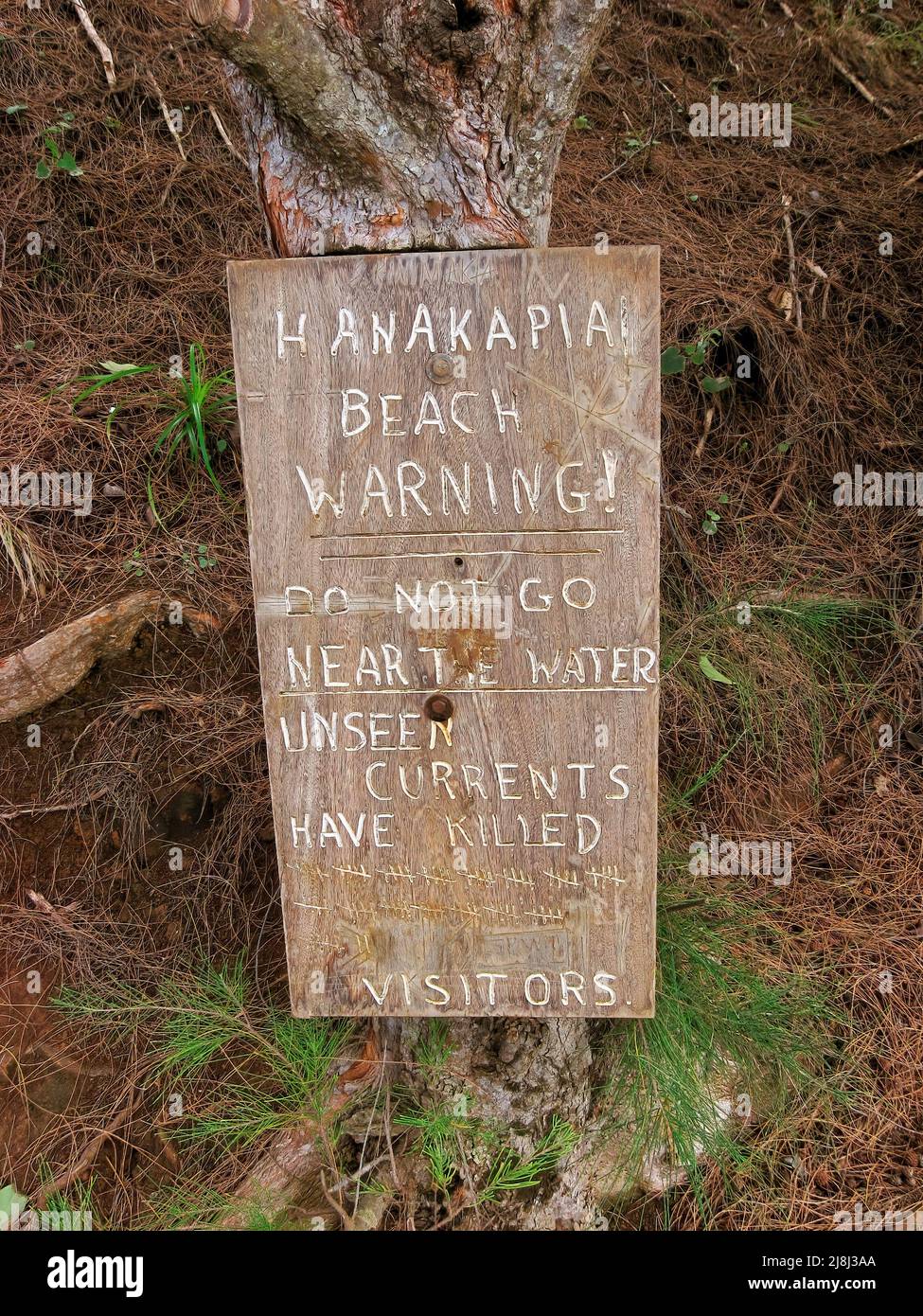 Hanakapiai Beach segno di legno avvertimento di numero di morti in voga alla spiaggia e stare lontano da acqua Foto Stock