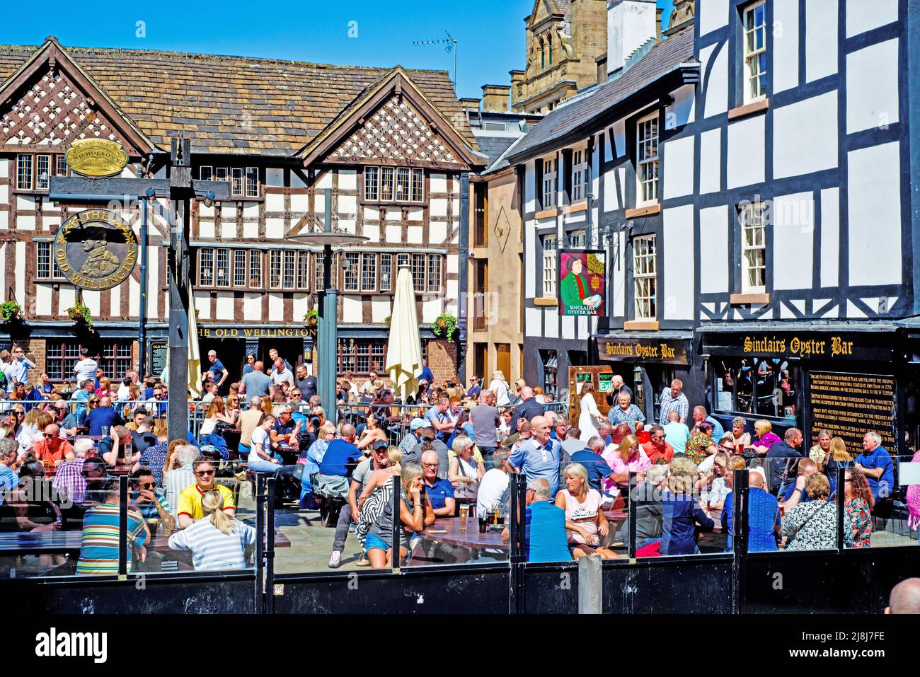 L'Old Wellington Pub e l'Oyster Bar, Cathedral Gates, Manchester, Inghilterra Foto Stock