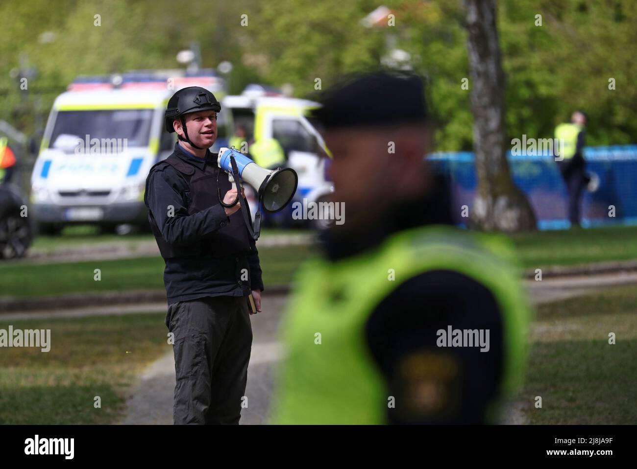 Il leader del partito per il partito estremista di destra Stram Kurs, Rasmus Paludan, è venuto a Uppsala sabato. La polizia gli ha dato il permesso per la prima volta in piazza Vaksala, ma la posizione è stata cambiata in Österplan. Nella foto: Qui Rasmus Paludan a Österplan. Foto Stock