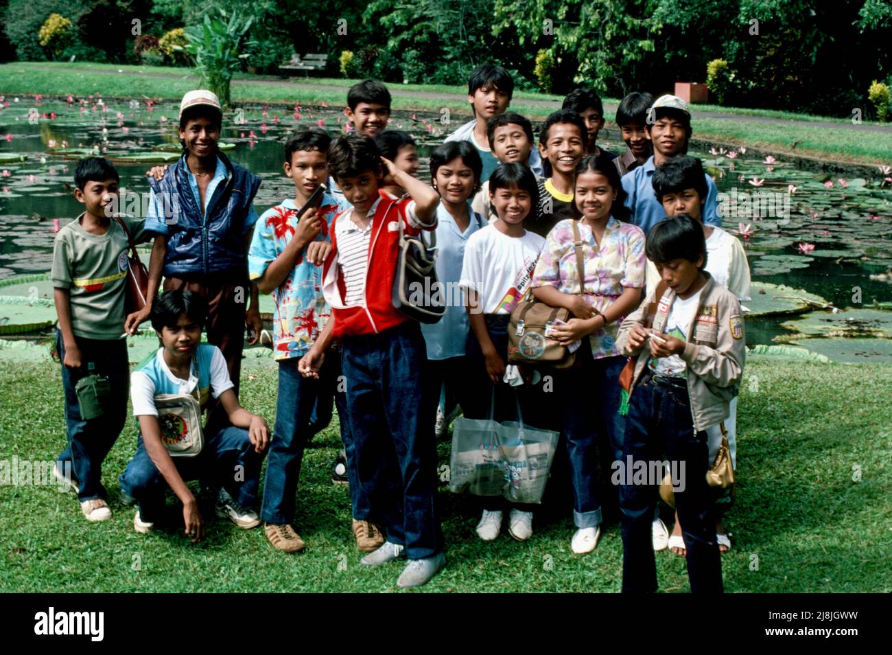 Gruppo di scolari a Bogor, Indonesia 1984 Foto Stock