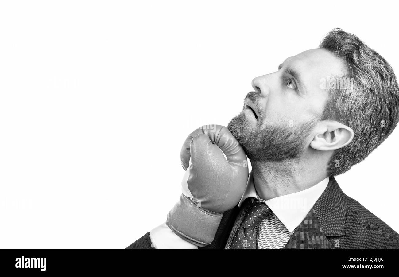 Sul lato perdente. L'uomo professionista ha ottenuto il pugno in faccia. Punzone per estrazione Foto Stock