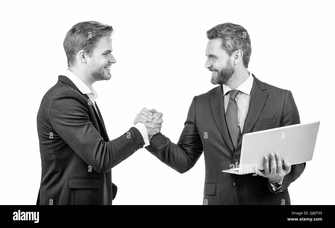 uomini d'affari con il laptop in riunione. capo e dipendente. partner dopo l'affare di affari. Foto Stock